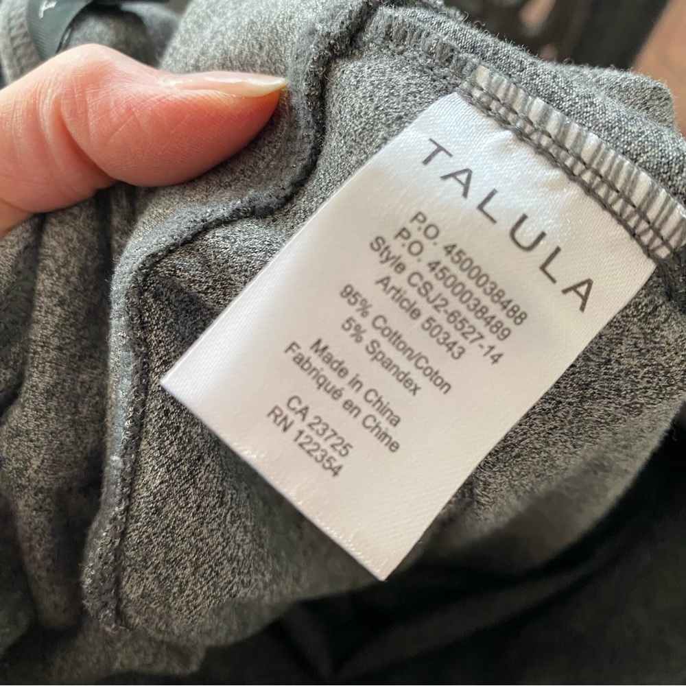 Aritzia Talula leggings, grey tweed color, SIZE MEDIUM - Picture 7 of 7